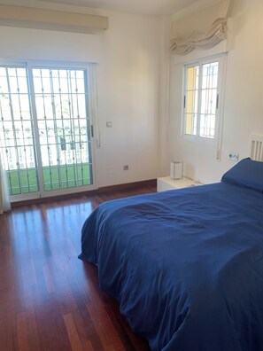 4 Schlafzimmer, Bügeleisen/Bügelbrett, WLAN, Bettwäsche