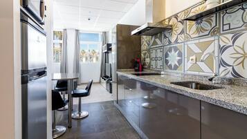 Deluxe Apartment, 1 Bedroom, Balcony | Private kitchen | Microwave, stovetop, electric kettle