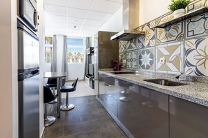 Apartamento Deluxe, 1 habitación, balcón | Cocina privada