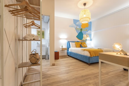 家庭三人房 (Poesia Suite) | 特色家居、办公桌、笔记本电脑工作区、遮光窗帘