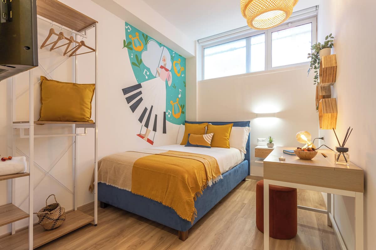 Room, 1 Twin Bed (Musica Suite) | Individually furnished, desk, laptop workspace, blackout drapes