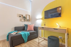 Individually furnished, desk, laptop workspace, blackout curtains - Le Muse Suites (Rome)