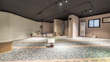 Coin salon dans le hall