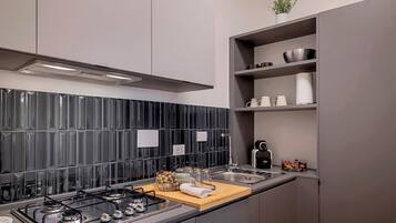 Geladeira, micro-ondas, fogão, cooktop