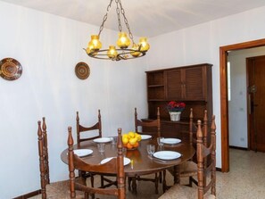 บ้านพัก, 4 ห้องนอน, ระเบียง | ร้านอาหาร