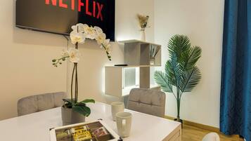 Family Apartment, City View | Living area