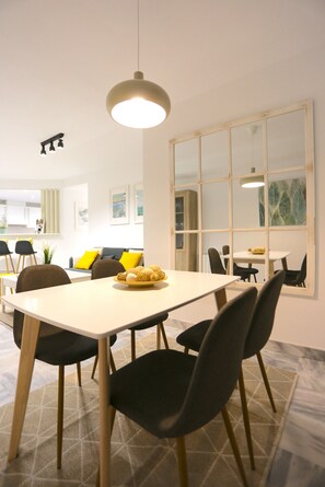 Dining - ALCAZABA Malaga City Apartment 6PAX (Málaga)