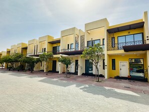 Exterior - Spacious 3bhk Villa Townhouse in Dubai (Dubai)