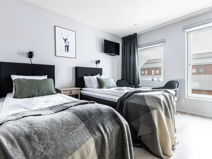 Twin Room, Kitchen | Desk, laptop workspace, blackout drapes, soundproofing