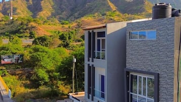 Vila, 3 quartos, para fumantes, sacada | Fachada