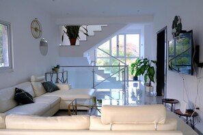 Vila, 3 kamar tidur, Boleh Merokok, balkon | Ruang keluarga