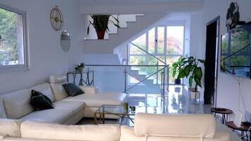 Vila, 3 quartos, para fumantes, sacada | Sala de estar