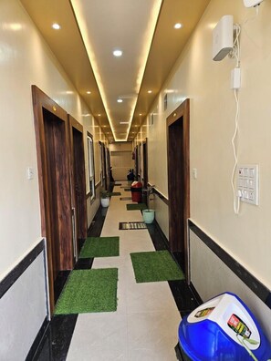 Deluxe Double Room | Terrace/patio - Kharari Guesthouse  (Faizabad)