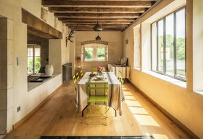 Le Moulin | Living area | 99-cm flat-screen TV with cable channels - Le Moulin de Prunget (Tendu)