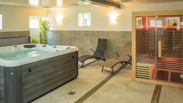 Indoor spa tub