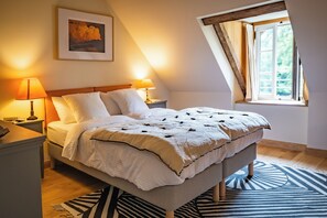 Free cots/infant beds, free WiFi, bed sheets