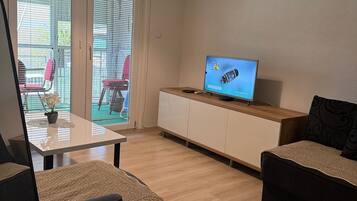 Apartment, Smoking, Balcony | Living room