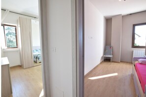 2 bedrooms, iron/ironing board, free WiFi