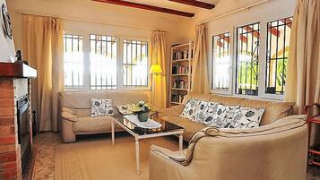 Rumah, 5 kamar tidur, teras | Area keluarga