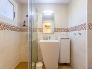 Rumah, 3 kamar tidur, teras | Kamar mandi