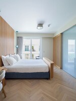 Superior-Doppelzimmer, Balkon, Blick auf den Innenhof | Zimmersafe, Schreibtisch, Verdunkelungsvorhänge, schallisolierte Zimmer