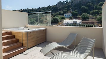 Luxury Apartment, Hot Tub | Terrace/patio
