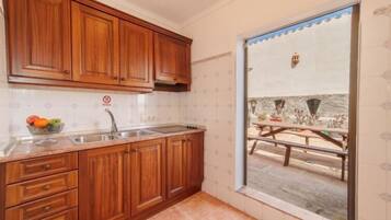 House, 5 Bedrooms | Dapur peribadi