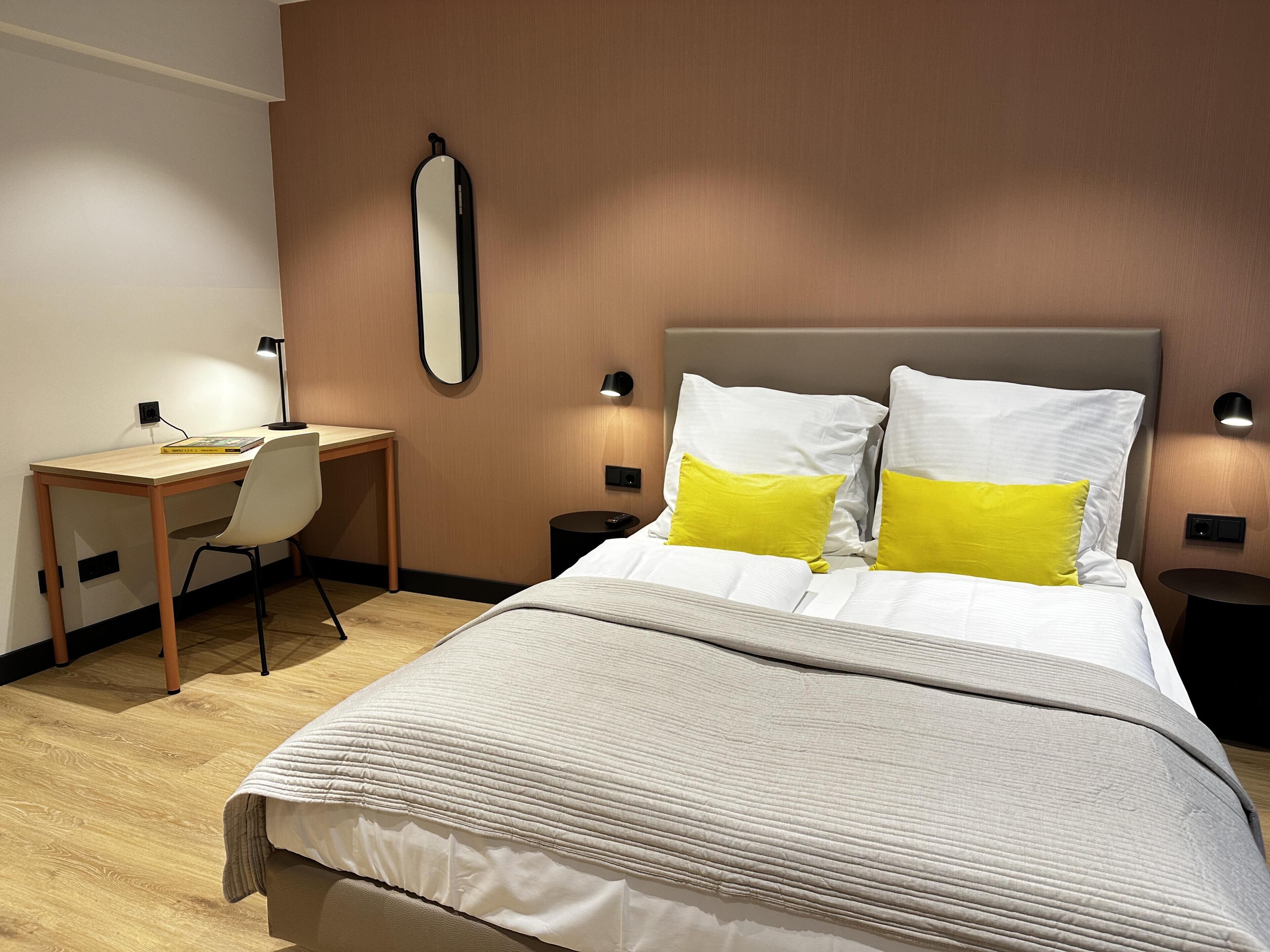 Smart Apartment, 1 Queen Bed, Kitchen (Full Kitchen) | Lydisolert, wi-fi (inkludert) og sengetøy