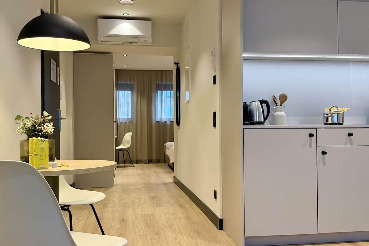 Luxury Διαμέρισμα, 1 Queen Κρεβάτι, Κουζίνα (with Sofabed, Full Kitchen) | Ηχομόνωση, δωρεάν Wi-Fi, κλινοσκεπάσματα