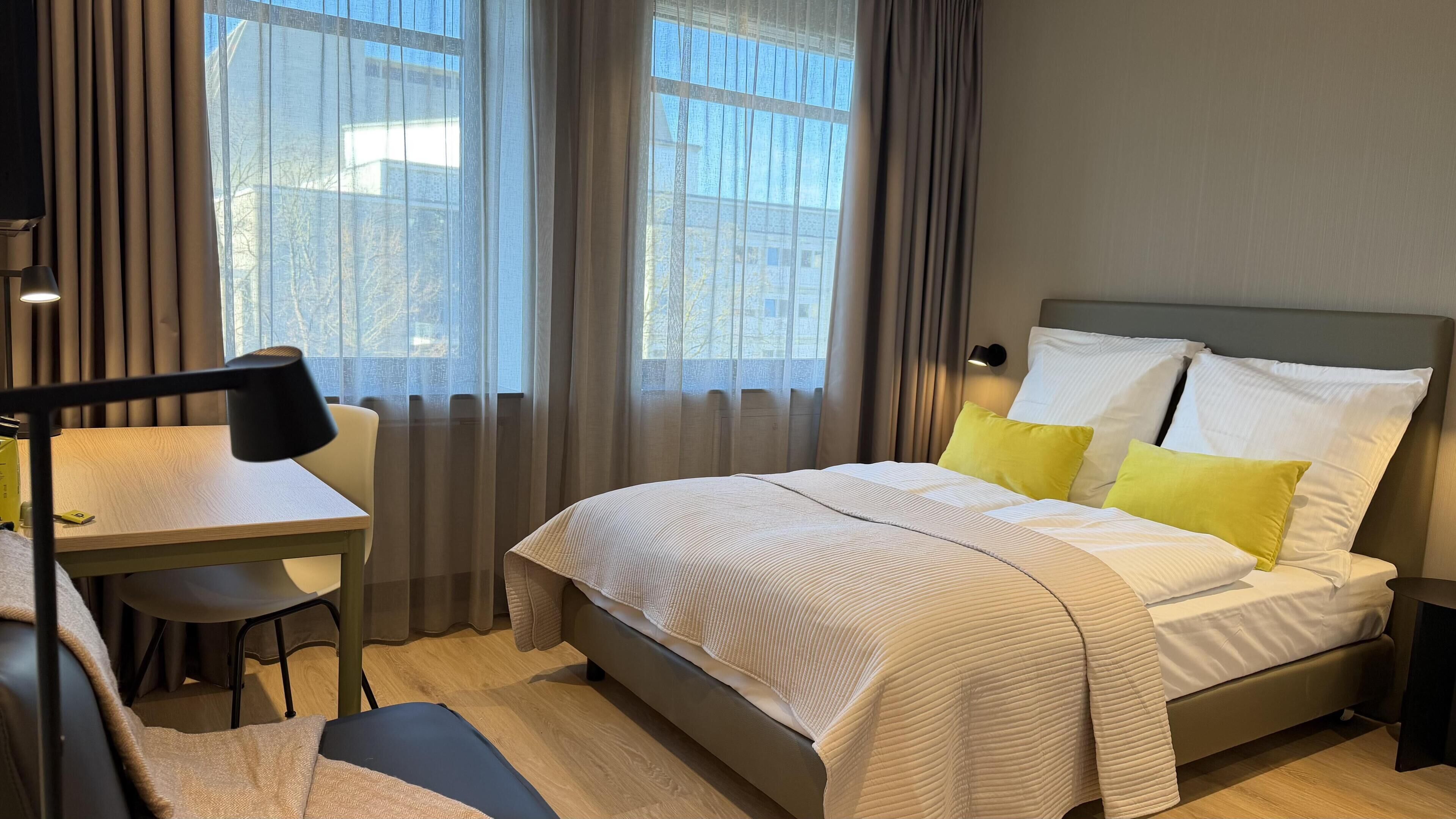 XtraSmart Apartment, 1 Queen Bed, Kitchen (Full Kitchen) | Lydisolert, wi-fi (inkludert) og sengetøy