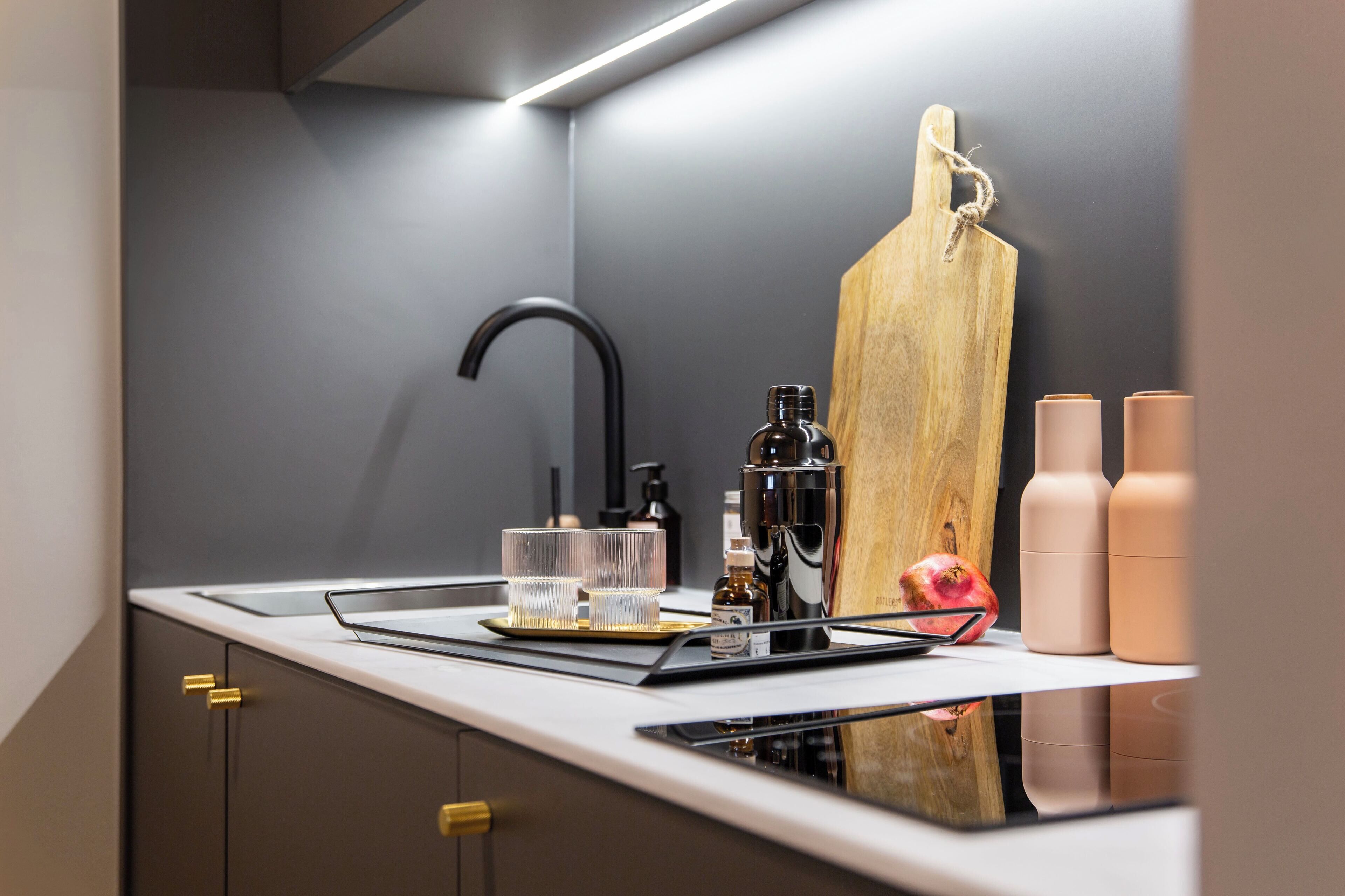 Estudio estándar | Cocina privada | Refrigerador, microondas, parrilla de estufa y lavavajillas 