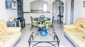 บ้านพัก, 3 ห้องนอน, ระเบียง | บริเวณนั่งเล่น