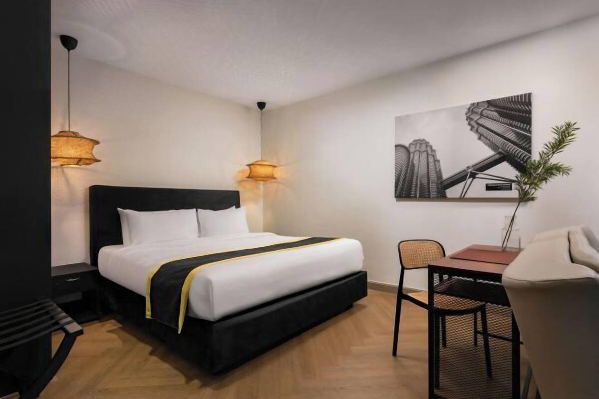 Iron/ironing board, free WiFi, bed sheets