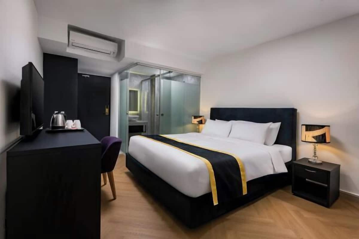 Iron/ironing board, free WiFi, bed sheets