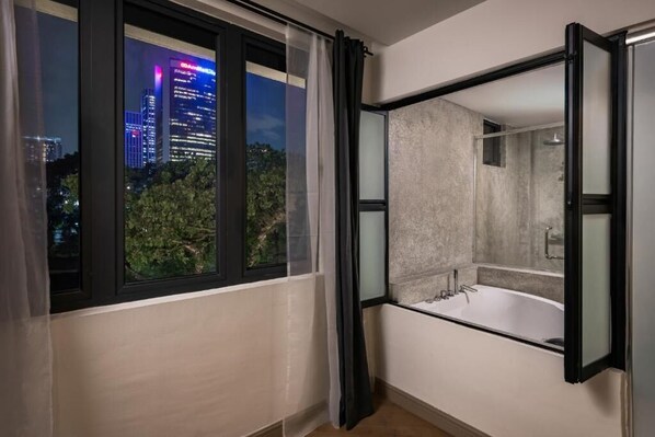 Suite de lujo | Baño | Zapatillas y bidé