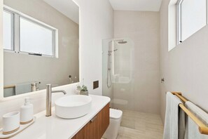 Bruser, hårtørrer, håndklæder