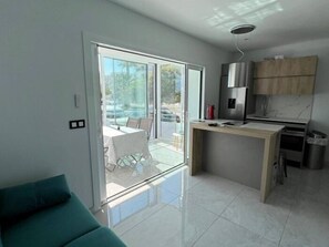 TV - Lovely studio apartment next to the beach AV-63 (ROSES)