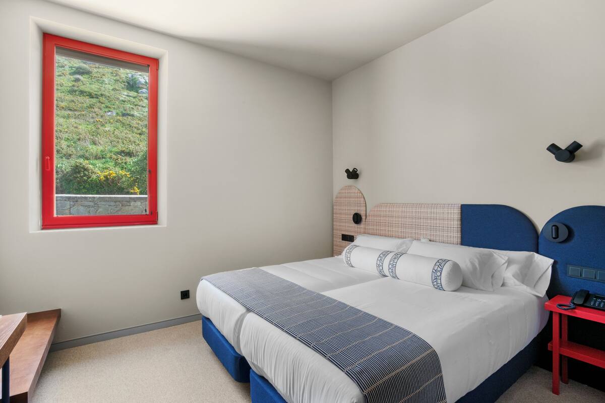Habitación Vista Montaña 2 camas | 迷你吧、客房內保險箱、書桌、熨斗/熨衣板