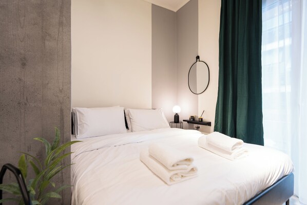 Luxury Studio Suite, Balcony | Individually decorated, individually furnished, iron/ironing board