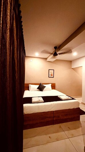 Standard Double Room | Desk, free WiFi, bed sheets