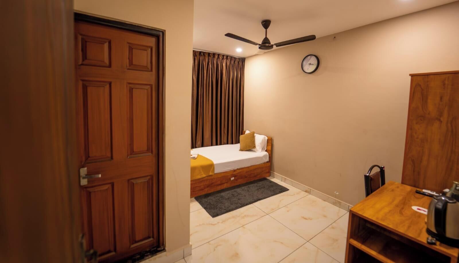 Desk, free WiFi, bed sheets