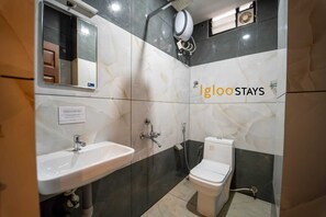 Desk, free WiFi, bed sheets - Igloo Stay Edachira (Kanayannur)