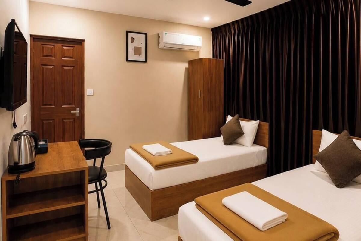 Elite Double Room | Desk, free WiFi, bed sheets
