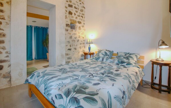 1 chambre, fer et planche à repasser, lit parapluie, Wi-Fi gratuit