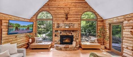 Smart TV, chimenea, videojuegos, futbolito