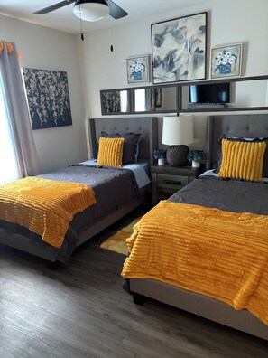 3 habitaciones, tabla de planchar con plancha, wifi y ropa de cama 
