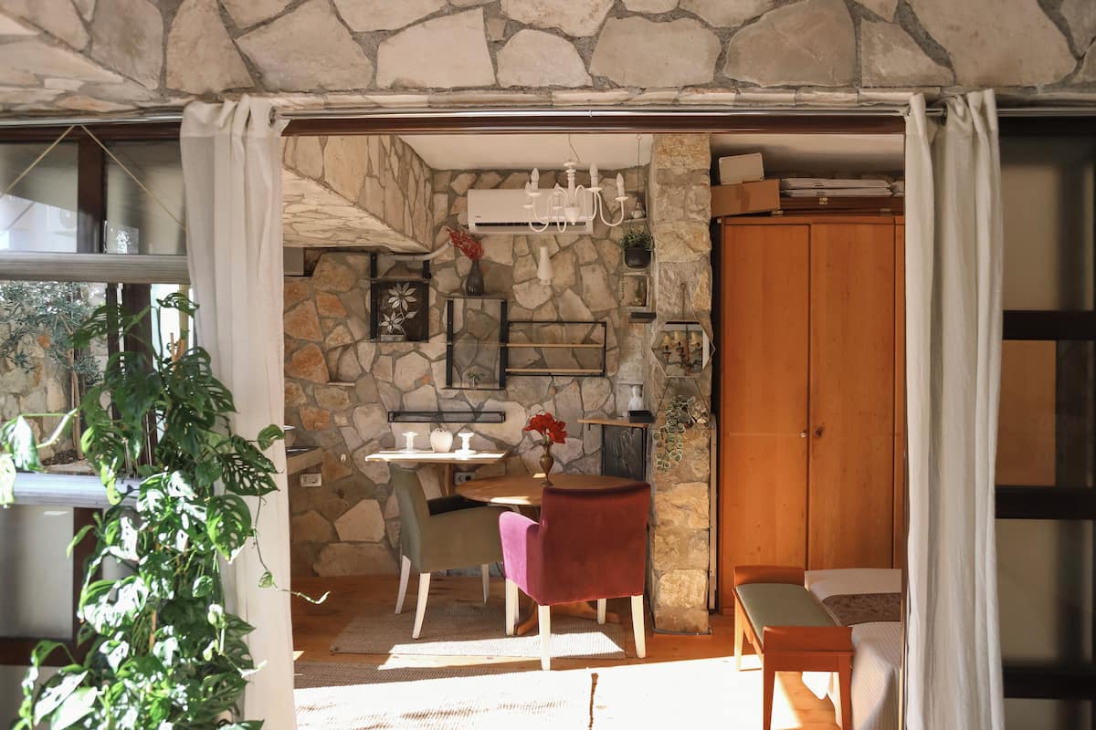 1 sovrum, värdeförvaringsskåp på rummet, ljudisolering och gratis wi-fi