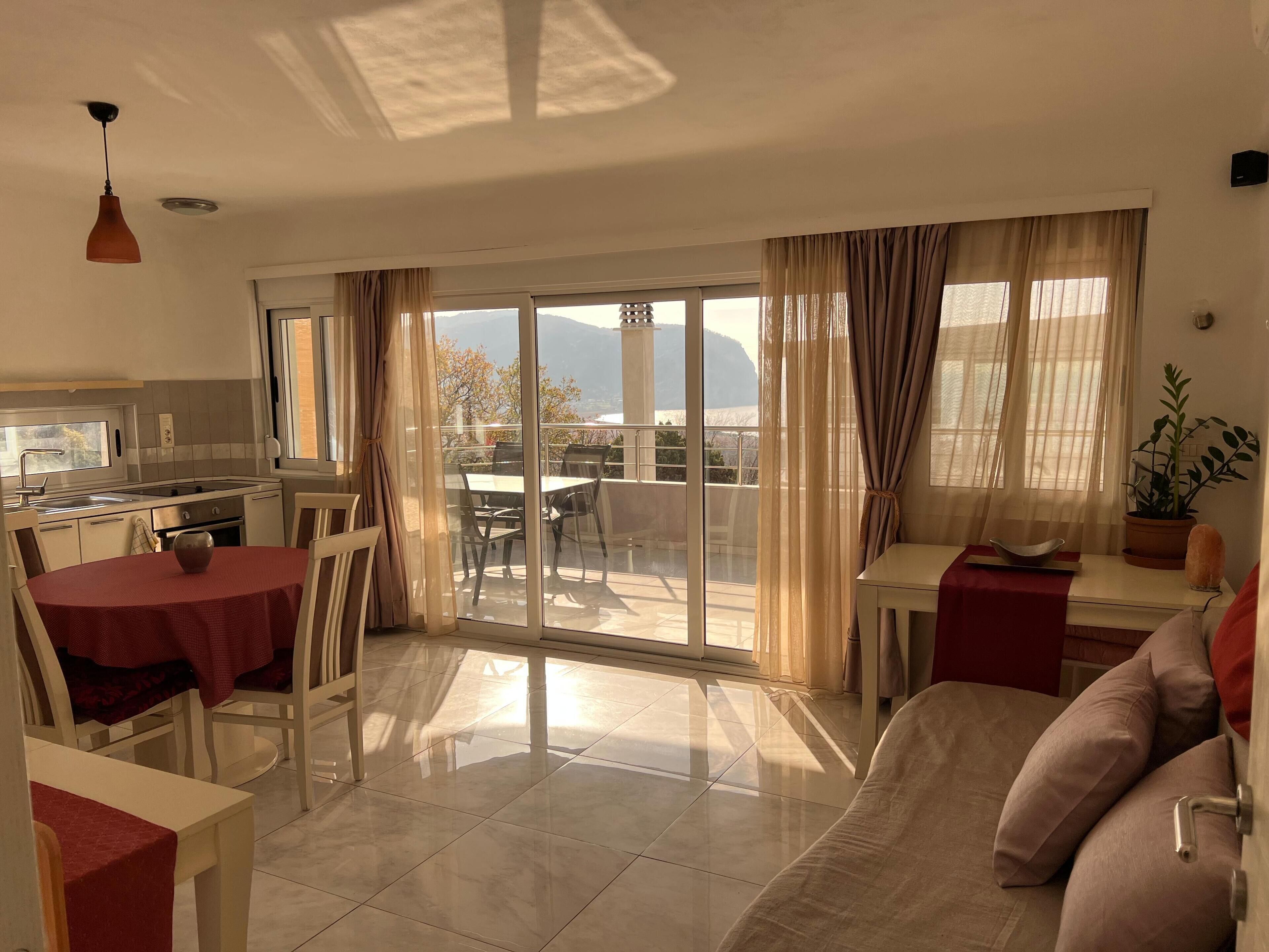 Panoramic Apartment, 1 Double Bed with Sofa bed, Balcony, Sea View | Living room