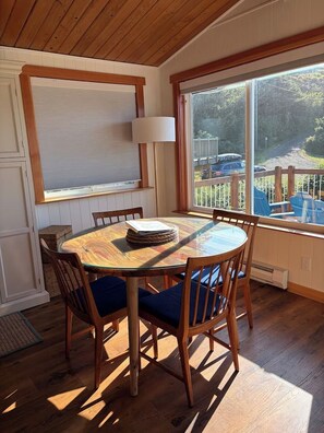 Dining - Welcome to Heron's Hearth (Cape Meares)