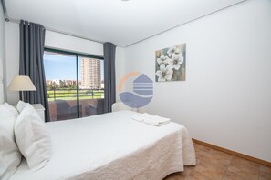 1 chambre, fer et planche à repasser, accès au Wi-Fi (inclus)